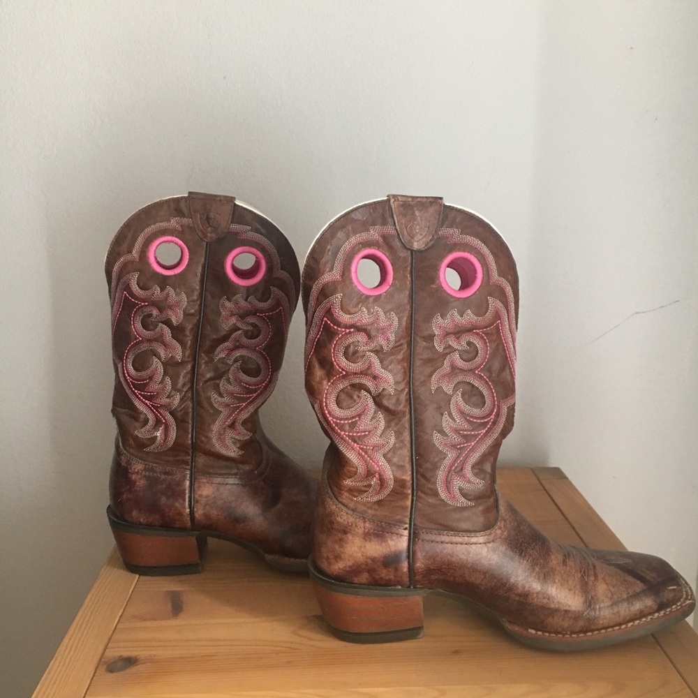 women's Ariat size 8.5 pink Crossfire 10008758